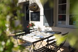 Terrasse du restaurant Le Coq à Juliénas